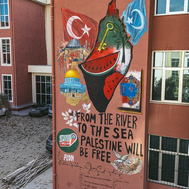 Filistin için duvarları boyadılar