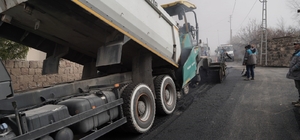 Melikgazi Belediyesi, yol çalışmaları ile ulaşımı daha konforlu hale getiri...