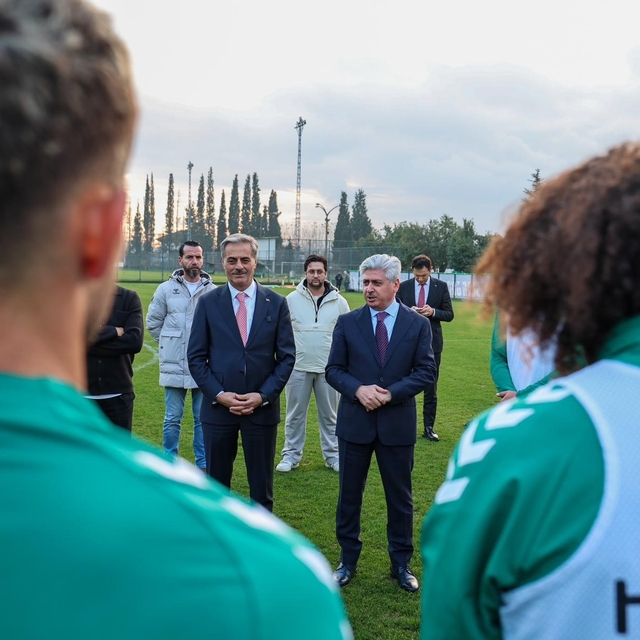 Vali Doğan ve Başkan Alemdar'dan Sakaryaspor ziyareti