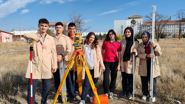 Staj programı ile geleceğin tapu memurları yetiştiriliyor