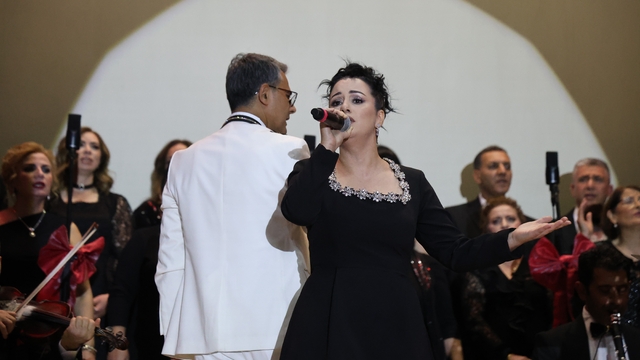 Kebapçısı da doktoru da bu koroda: 25 kişilik koro sahneye çıktı, izleyenleri mest etti