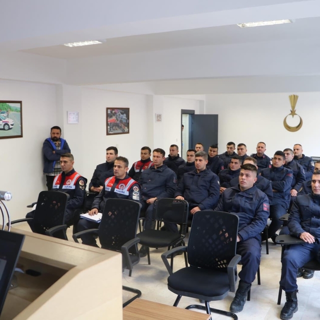 Kütahya Jandarma Komutanlığı personeline belgesiz hayvan hareketleri eğitim...