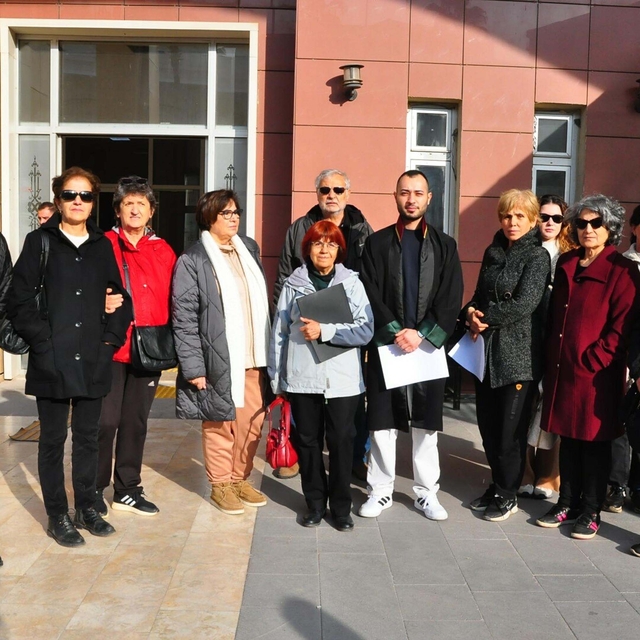 Manisa'da sokak köpeklerini topladıkları ileri sürülen 4 muhtar hakkında su...