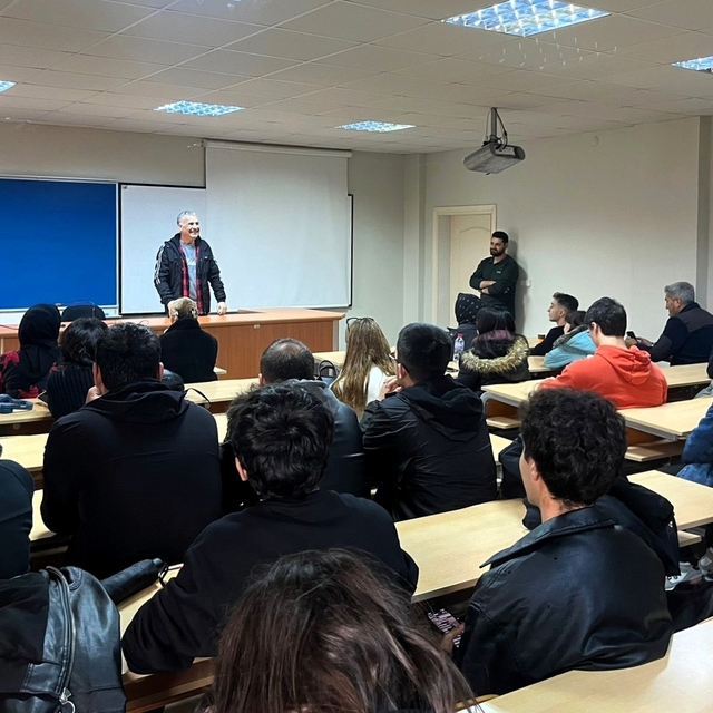 Görme engelli birey deneyimlerini mizahla anlattı