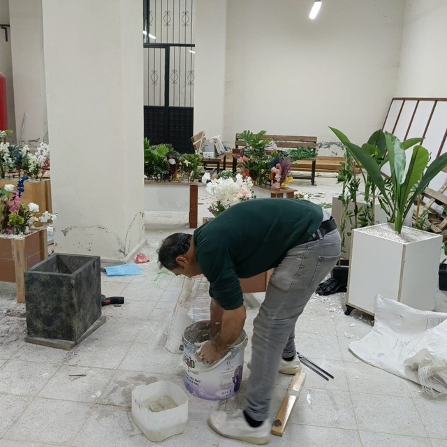 Atık malzemelerle okulu süslüyor