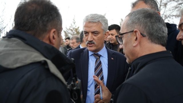 Kırıkkale Valisi Mehmet Makas: "Şükürler olsun hiçbir can kaybımız yok"
"Takviyelerle ilk aşamada kontrol altına alındı"