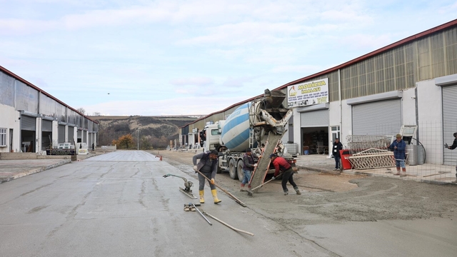 Vezirköprü'de Hurdacılar ve Keresteciler Sitesi'nde beton yol çalışmaları başladı