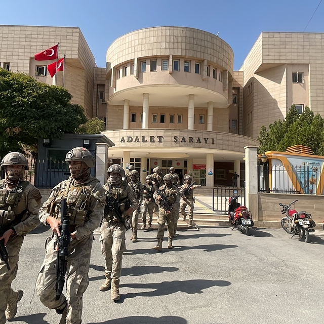 Dövdüğü eşinin öldüğünü zannedip olayı gizlemek için trafik kazası gibi gös...