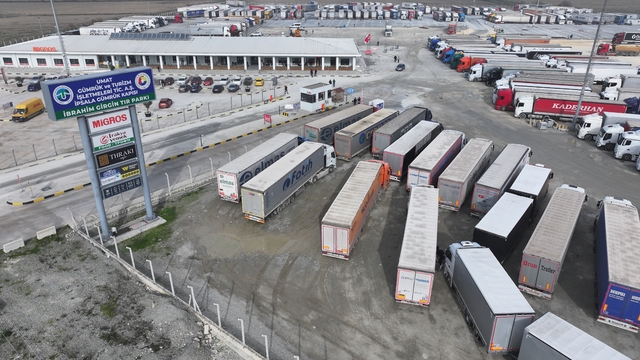 Yunanistan'daki çiftçi eylemi, Avrupa'ya yük taşıyan tır sürücülerini etkilemeye devam ediyor