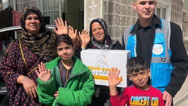 Nebi Hatipoğlu'ndan Eskişehir'deki yeni doğan bebeklere destek
800 aileye sevgi paketi ulaştı