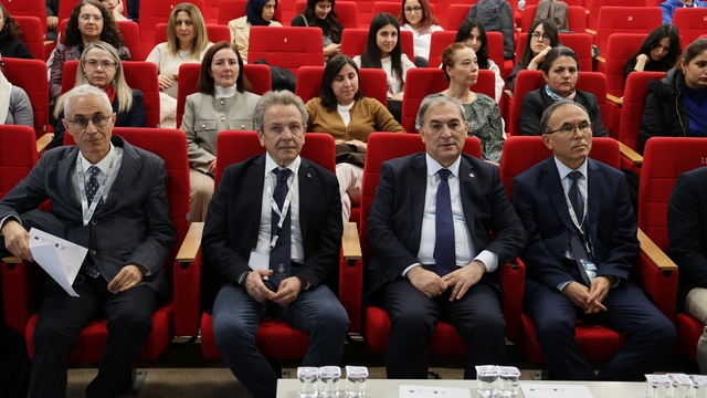 Doç. Dr. İlyas Sarıbaş: "Deprem yönetmeliğimiz iyi, maalesef bu sahaya yansımıyor"
Deprem uzmanları Adana'da toplandı