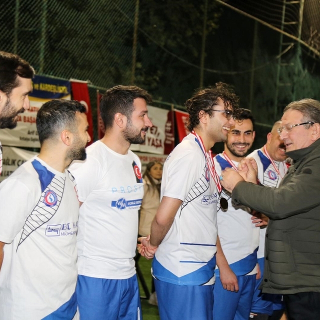 Antalya Sağlıkspor, 24. Geleneksel Futbol Turnuvası'nın şampiyonu oldu