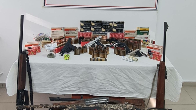 Artvin'de silah ve uyuşturucu operasyonunda 4 kişi gözaltına alındı