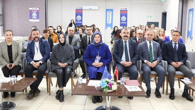 Genç kadınlar dijital dünyada güçleniyor
Proje ile genç kadınların dijital mahremiyet ve siber güvenlik konularında bilinçlendirilmesi hedefleniyor