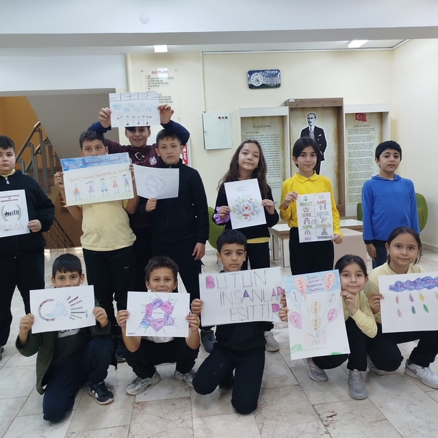 Dünya İnsan Hakları Günü'nde öğrencilerden farkındalık etkinliği