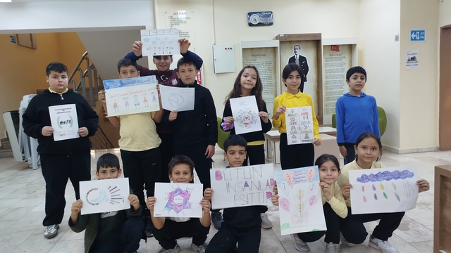 Dünya İnsan Hakları Günü'nde öğrencilerden farkındalık etkinliği