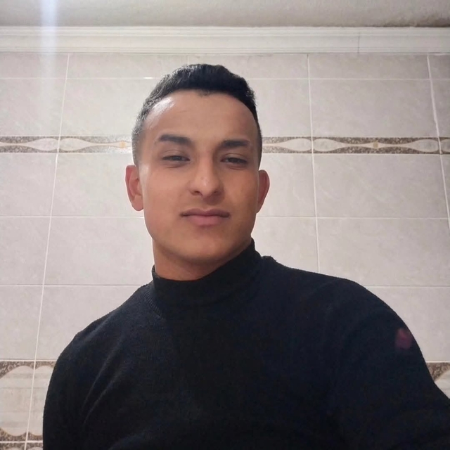 Devrilen motosikletin sürücüsü uyarı tabelasına çarpıp su kanalına düşerek...