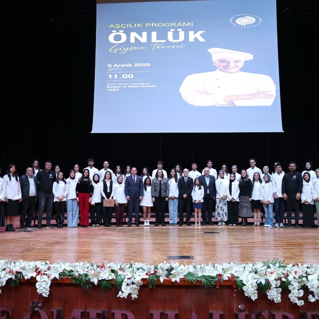 Niğde'de aşçılık öğrencileri beyaz önlüklerini giydi