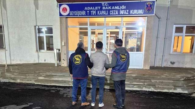 Konya'da terör örgütü üyesi hükümlü jandarma operasyonuyla yakalandı