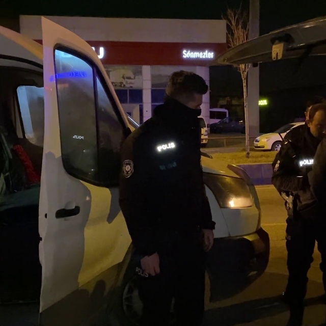 Erzurum'da 37 kaçak göçmen ve 10 organizatör yakalandı