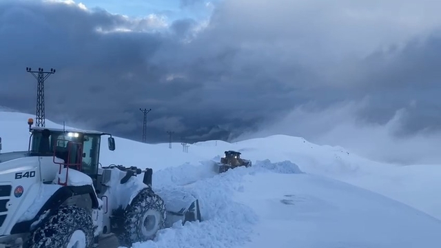 Şırnak'ta karla mücadele çalışması