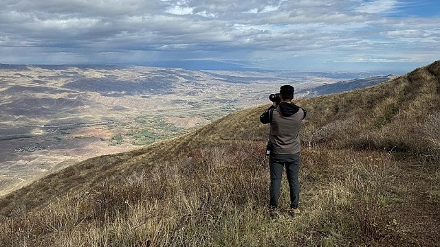 Erzurum'un  İspir ilçesinde kaçak avcılara suçüstü
Kamuflajla saklanıp orman içine kulübe kurmuşlar