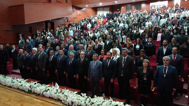 Niğde'de 15 hükümlü devlet desteğiyle kendi işini kurdu
Denetimli serbestliğin hukuki ve sosyal boyutları Niğde'de masaya yatırıldı