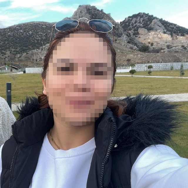 Boşanma aşamasındaki eşini çocuğunun gözü önünde bıçakladı