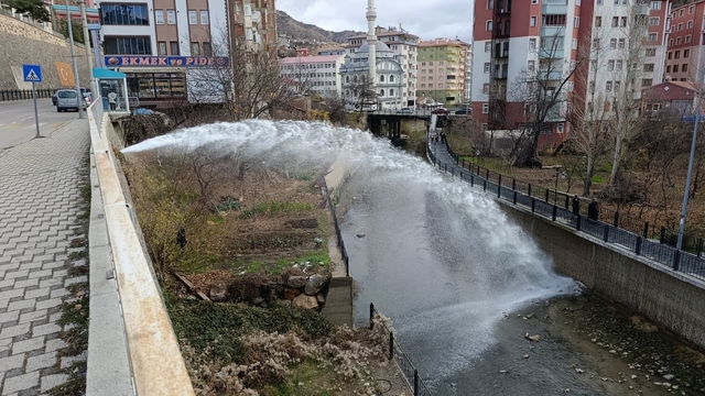 Ana su hattındaki tonlarca su Harşit Çayı'na aktı