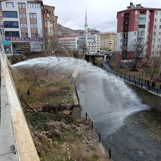 Ana su hattındaki tonlarca su Harşit Çayı'na aktı