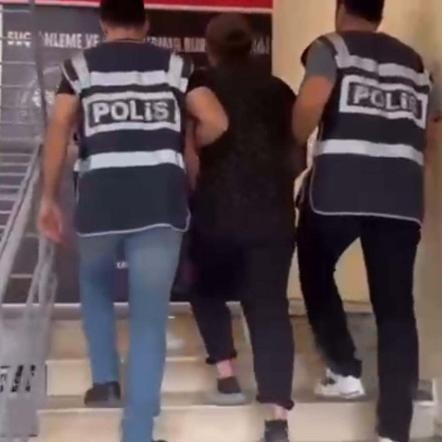 İzmir'de uyuşturucu ile yakalanan sevgililere gözaltı