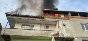 Çatı katı alev topuna döndü