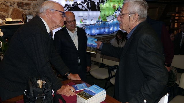 Prof. Dr. Kenan Mortan'ın "100 Soruda Kazdağları ve Etekleri Kılavuzu" kitabı tanıtıldı
