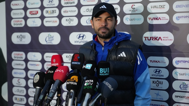 Selçuk İnan: "Final maçı gibi bakacaklar"
Kocaelispor Teknik Direktörü Selçuk İnan:
"Zor durumda olmaları maçı daha da zorlaştıracak"
"Petkovic fiziksel açıdan tam olarak hazır değil"
"Olayların hızla çözülüp sadece futbolun konuşmasını temenni ediyorum"