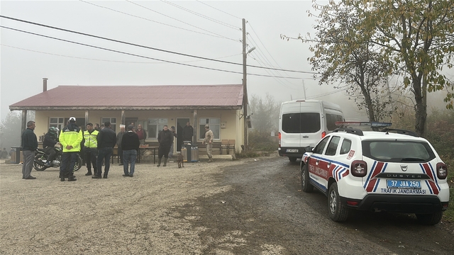 Kastamonu'da ölü bulunan anne ve oğlunun otopsi raporu tamamlandı: Ölüm sebepleri kesinleşti
Annenin hipotermi, çocuğun ise kayalıklardan düşme neticesinde öldüdüğü belirtildi