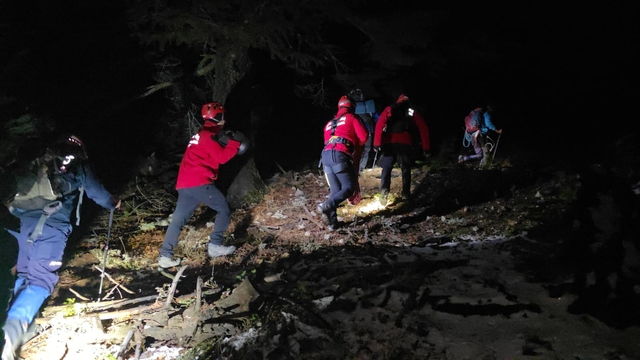 Adana'da dağda mahsur kalan 3 kişi için kurtarma çalışması başlatıldı