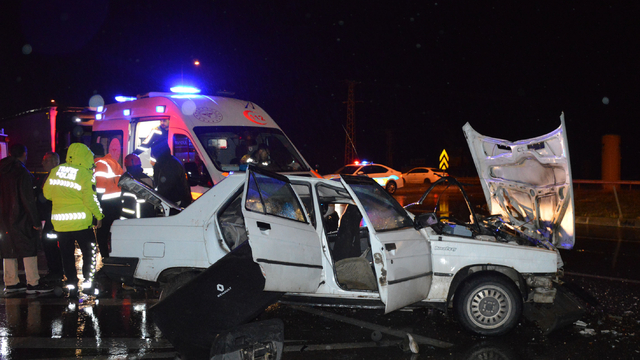Samsun'da tır ile otomobilin çarpışması sonucu 4 kişi yaralandı