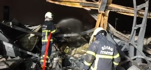 Sivas'tan Kırıkkale'ye giden itfaiye ekipleri, fabrika yangını için söndürm...