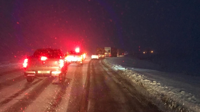 Ardahan'da kar ve yoğun tipi ulaşımda aksamalara neden oldu