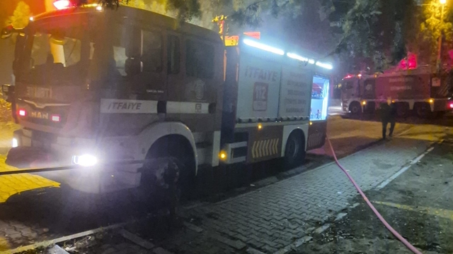 Balıkesir'de iş yerinde çıkan yangında 2 kişi dumandan etkilendi