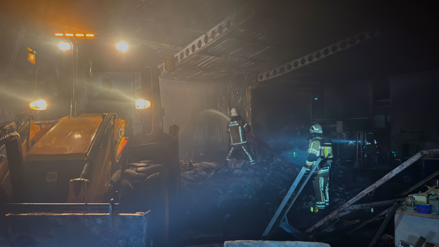 İzmir'de kompozit malzeme üreten fabrikada çıkan yangın söndürüldü