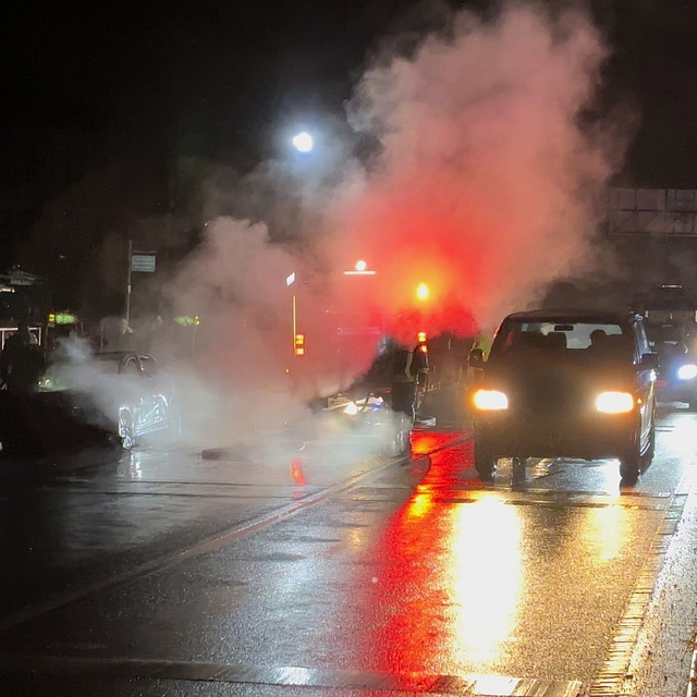 Bartın'da park halindeki araçta yangın çıktı