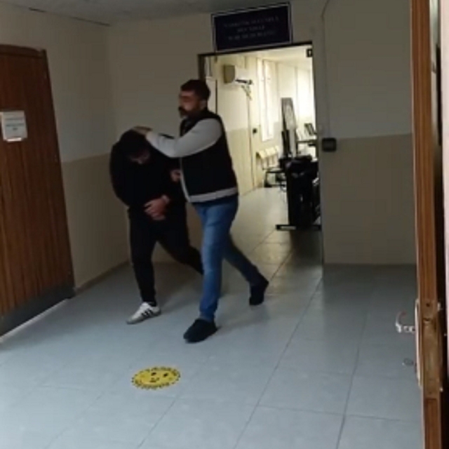 Antakya'da uyuşturucu madde suçundan aranan 2 şahıs yakalandı