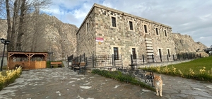 Asırların izini taşıyan Horhor Medresesi Camii, çevre düzenlemesiyle yenide...