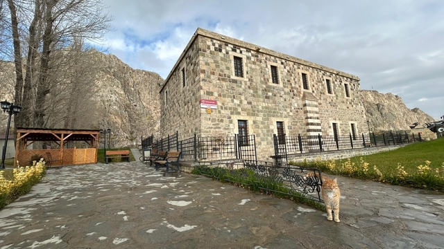 Asırların izini taşıyan Horhor Medresesi Camii, çevre düzenlemesiyle yeniden nefes aldı
Tarihi Horhor Medresesi Camii'nde dönüşüm tamamlandı