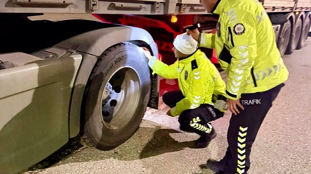 Bilecik'te kış lastiği denetimleri sürüyor
