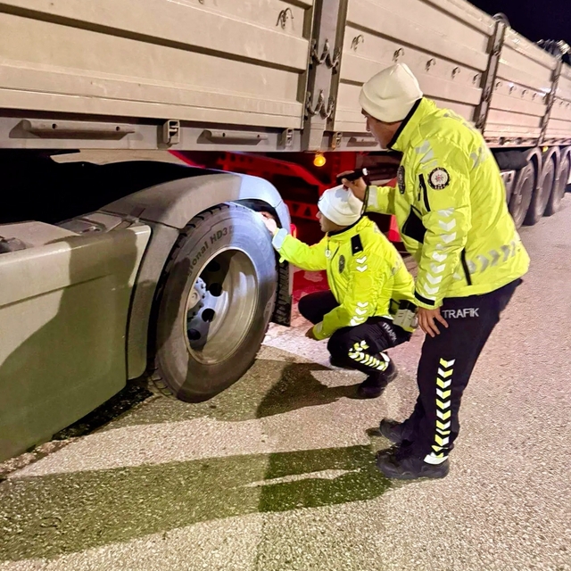 Bilecik'te kış lastiği denetimleri sürüyor