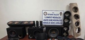 Kütahya'da araçlardan ses sistemi hırsızlığı yapan 2 şüpheli yakalandı