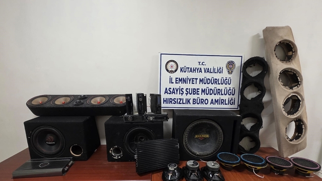 Kütahya'da araçlardan ses sistemi hırsızlığı yapan 2 şüpheli yakalandı