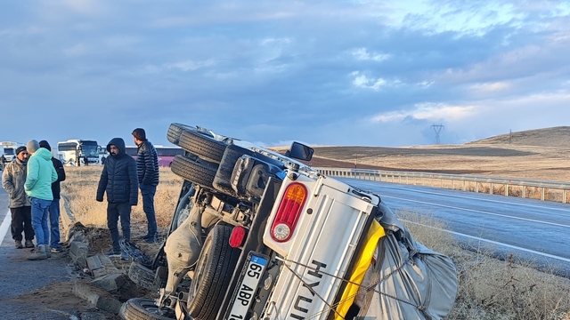 Van'da zincirleme trafik kazasında 3 kişi yaralandı